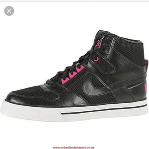 Excellent Condition Nike Delta Force Hi, Sz 7